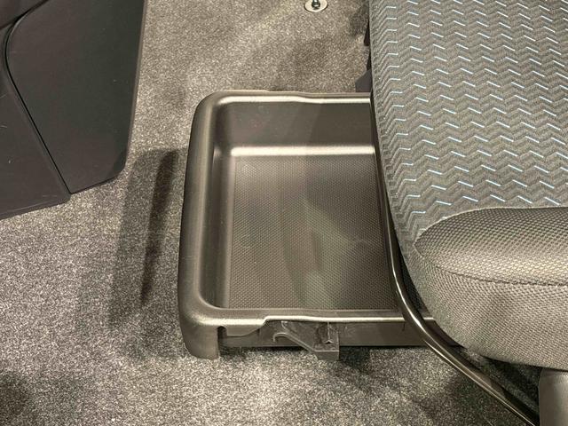 トール カスタムＧ　ターボ　　両側パワースライドドア　電子パーキング　ＬＥＤヘッドランプ・フォグランプ　　１５インチアルミホイール　オートライト　プッシュボタンスタート　クルーズコントロール　　コーナーセンサー　パワースライドドア　キーフリーシステム（33枚目）