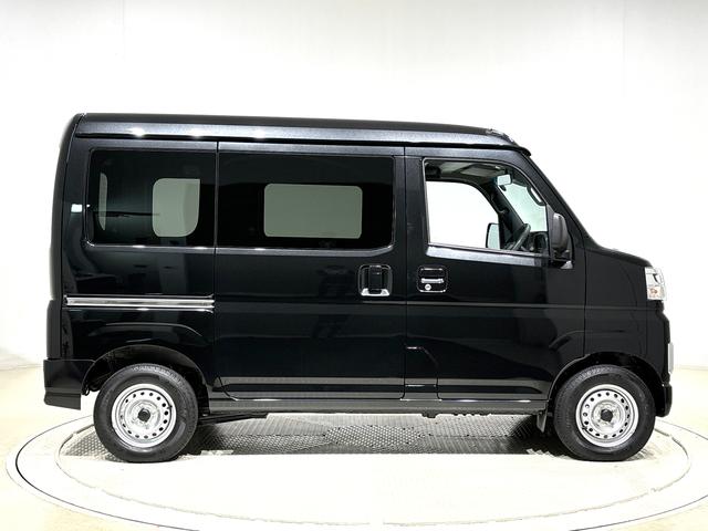 ハイゼットカーゴ ＤＸ　キーレスエントリー　マニュアルエアコン　運転席・助手席パワーウインドウ　オートライト　ハンド式サイドブレーキ　ハロゲンヘッドライト　アイドリングストップ機能　　　テンパータイヤ（7枚目）