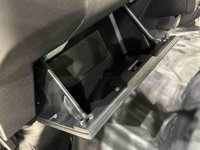 ハイゼットカーゴ ＤＸ　キーレスエントリー　マニュアルエアコン　運転席・助手席パワーウインドウ　オートライト　ハンド式サイドブレーキ　ハロゲンヘッドライト　アイドリングストップ機能　　　テンパータイヤ（24枚目）