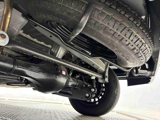 ハイゼットカーゴ ＤＸ　キーレスエントリー　マニュアルエアコン　運転席・助手席パワーウインドウ　オートライト　ハンド式サイドブレーキ　ハロゲンヘッドライト　アイドリングストップ機能　　　テンパータイヤ（30枚目）