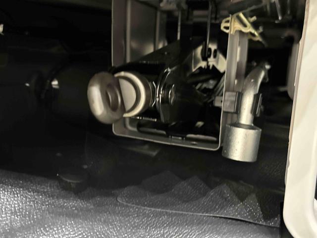 ハイゼットカーゴ ＤＸ　キーレスエントリー　マニュアルエアコン　運転席・助手席パワーウインドウ　オートライト　ハンド式サイドブレーキ　ハロゲンヘッドライト　アイドリングストップ機能　　　テンパータイヤ（32枚目）