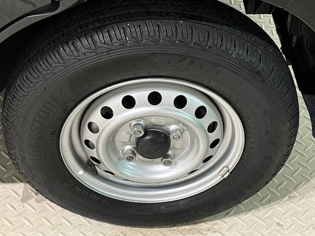 ハイゼットカーゴ ＤＸ　キーレスエントリー　マニュアルエアコン　運転席・助手席パワーウインドウ　オートライト　ハンド式サイドブレーキ　ハロゲンヘッドライト　アイドリングストップ機能　　　テンパータイヤ（42枚目）