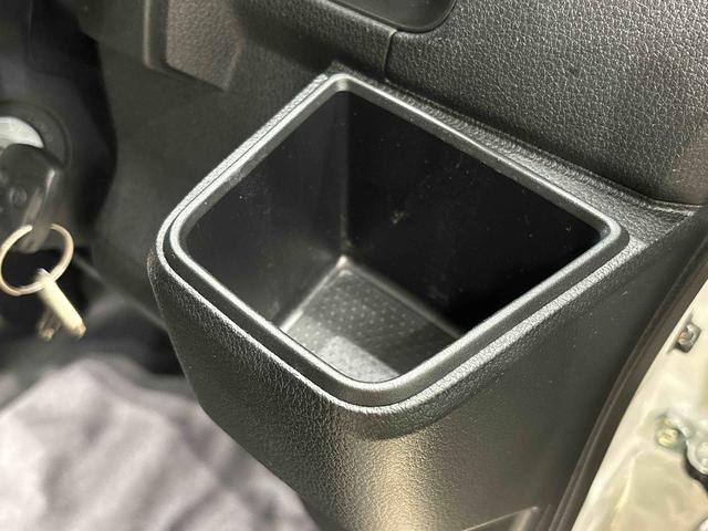 ハイゼットカーゴ ＤＸ　４ＷＤ　キーレスエントリー　オーバーヘッドシェルフ　ハロゲンヘッドランプ　トップシェイドガラス　荷室ランプ　コーナーセンサー　ＡＭ・ＦＭラジオ　テンパータイヤ（24枚目）