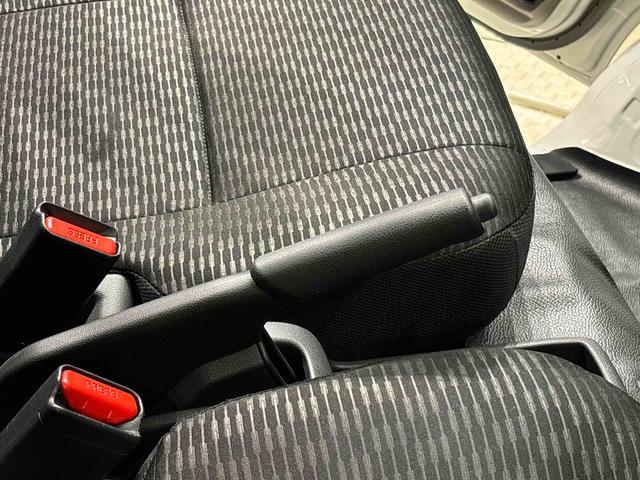 ハイゼットカーゴ ＤＸ　４ＷＤ　キーレスエントリー　オーバーヘッドシェルフ　ハロゲンヘッドランプ　トップシェイドガラス　荷室ランプ　コーナーセンサー　ＡＭ・ＦＭラジオ　テンパータイヤ（26枚目）