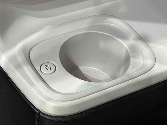 ムーヴキャンバス ストライプスＧ　ナビ・バックカメラ　ＬＥＤオートライト・フォグランプ　電動パーキングブレーキ　プッシュボタンスタート　セキュリティアラーム　バックカメラ　両側パワースライドドアウエルカムオープン機能　オート電動格納式ドアミラー（31枚目）