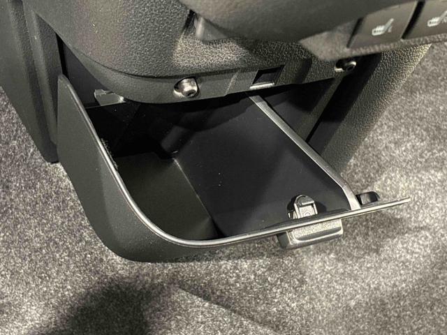 ムーヴキャンバス ストライプスＧ　ナビ・バックカメラ　ＬＥＤオートライト・フォグランプ　電動パーキングブレーキ　プッシュボタンスタート　セキュリティアラーム　バックカメラ　両側パワースライドドアウエルカムオープン機能　オート電動格納式ドアミラー（32枚目）