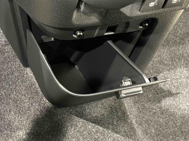 ムーヴキャンバス ストライプスG バックモニター 電動パーキングブレーキ LEDオートライト・フォグランプ 電動パーキングブレーキ プッシュボタンスタート セキュリティアラーム バックカメラ 両側パワースライドドアウエルカムオープン機能 オート電動格納式ドアミラー(32枚目)