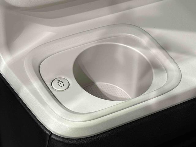 ムーヴキャンバス ストライプスＧターボ　バックモニター　後席パワースライドドア　運転席・助手席シートヒーター　ＬＥＤヘッドライト・フォグランプ　電動パーキングブレーキ　サイドエアバッグ　オートライト　オートエアコン　キーフリーシステム　プッシュボタンスタート（31枚目）