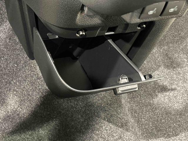 ムーヴキャンバス ストライプスＧターボ　バックモニター　後席パワースライドドア　運転席・助手席シートヒーター　ＬＥＤヘッドライト・フォグランプ　電動パーキングブレーキ　サイドエアバッグ　オートライト　オートエアコン　キーフリーシステム　プッシュボタンスタート（32枚目）