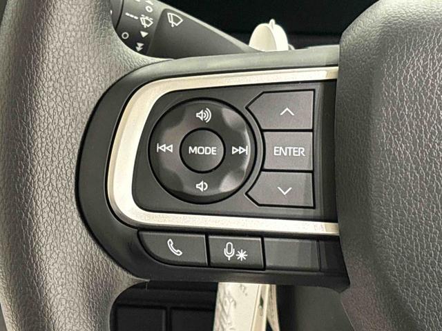 �i�r�Q�[�V������I�[�f�B�I�����t�����ꍇ�ɁC���̑��삪�n���h���̎茳�łł���X�e�A�����O�X�C�b�`���t���Ă܂�