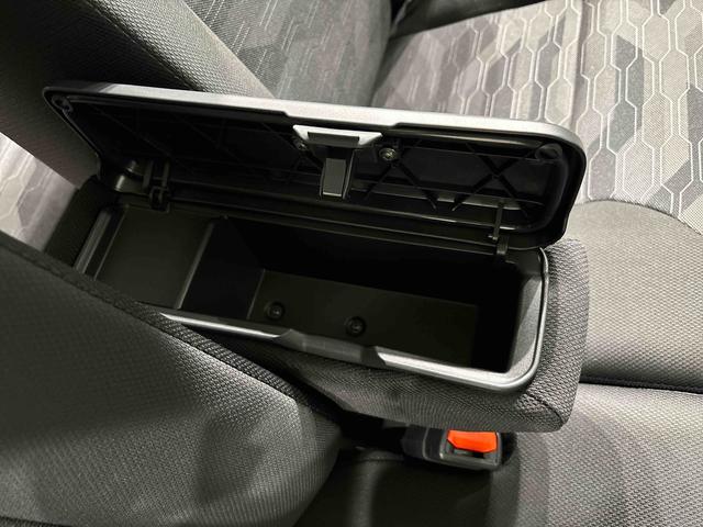 ������Ƃ��������ނȂǂ����[�ł���{�b�N�X�t���Z���^�[�A�[�����X�g���t���Ă܂���