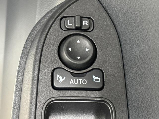 タント カスタムRS ターボ 両側電動スライドドア キーフリー 純正ナビ装着用アップグレードパック 運転席・助手席シートヒーター 電動パーキングブレーキ オートブレーキホールド機能 格納式リヤドアサンシェード 運転席シートリフター チルトステアリング(24枚目)