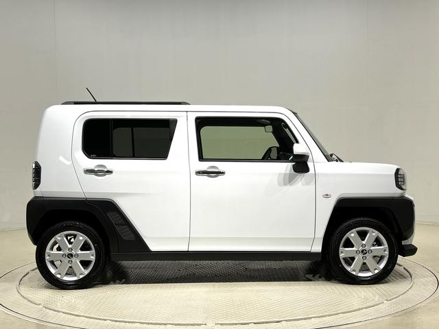 タフト Ｇ　クロムベンチャー　スカイフィールトップ　クロムパック　メッキパック　シルバーアンダーガーニッシュ　インテリアアクセント　ＬＥＤオートライト＆フォグランプ　電動パーキングブレーキ　バックカメラ　アルミホイール（7枚目）