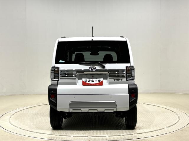 タフト Ｇ　クロムベンチャー　スカイフィールトップ　クロムパック　メッキパック　シルバーアンダーガーニッシュ　インテリアアクセント　ＬＥＤオートライト＆フォグランプ　電動パーキングブレーキ　バックカメラ　アルミホイール（9枚目）