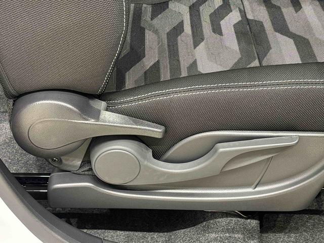 タフト Ｇ　クロムベンチャー　スカイフィールトップ　クロムパック　メッキパック　シルバーアンダーガーニッシュ　インテリアアクセント　ＬＥＤオートライト＆フォグランプ　電動パーキングブレーキ　バックカメラ　アルミホイール（28枚目）