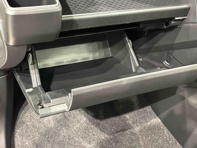 タフト Ｇ　クロムベンチャー　スカイフィールトップ　クロムパック　メッキパック　シルバーアンダーガーニッシュ　インテリアアクセント　ＬＥＤオートライト＆フォグランプ　電動パーキングブレーキ　バックカメラ　アルミホイール（32枚目）