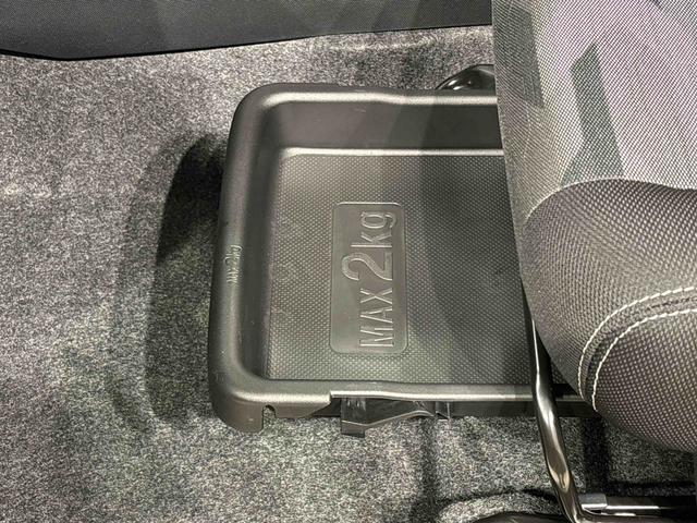 タフト Ｇ　クロムベンチャー　スカイフィールトップ　クロムパック　メッキパック　シルバーアンダーガーニッシュ　インテリアアクセント　ＬＥＤオートライト＆フォグランプ　電動パーキングブレーキ　バックカメラ　アルミホイール（33枚目）