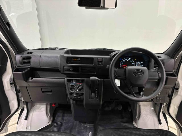 ハイゼットカーゴ ＤＸ　プッシュスタートボタン　オートライト　ＬＥＤヘッドランプ　コーナーセンサー　オーバーヘッドシェルフ　フロントドアパワーウインドウ　キーレスエントリー　ＡＭ／ＦＭラジオ　　マニュアルエアコン　スチールホイール（10枚目）