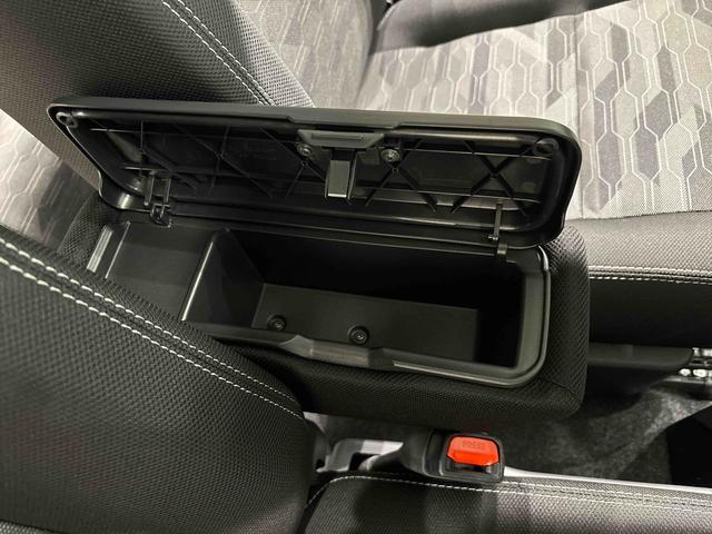 タフト Ｇ　クロムベンチャー　バックカメラ　電動パーキングブレーキ　スカイフィールトップ　クロムパック　メッキパック　シルバーアンダーガーニッシュ　インテリアアクセント　ＬＥＤオートライト＆フォグランプ　電動パーキングブレーキ　バックカメラ　アルミホイール（30枚目）