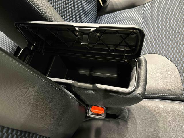 タント カスタムＲＳ　４ＷＤ　バックカメラ付　両側パワースライドドア　ＬＥＤオートライト　パワースライドドアウェルカムオープン機能　電動パーキングブレーキ　運転席助手席シートヒーター　アルミホイール　キーフリーシステム　　オート電動格納式ドアミラー（30枚目）