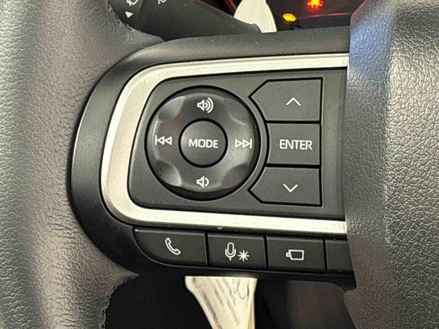 �i�r�Q�[�V������I�[�f�B�I�Ȃǂ����t�����ꍇ�ɂ͂��̑��삪�n���h���̎茳�łł���X�e�A�����O�X�C�b�`���t���Ă܂�