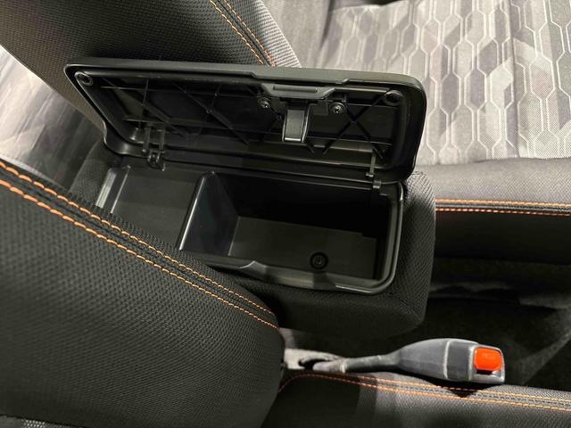 ������Ƃ��������ނȂǂ����[�ł���{�b�N�X�t���Z���^�[�A�[�����X�g���t���Ă܂���