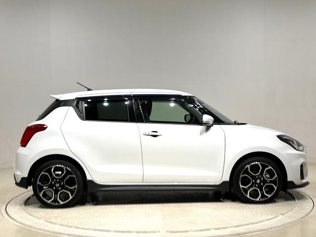 スイフトスポーツ ベースグレード　　ＣＤ　６速マニュアル　ＬＥＤヘッドライト　ＣＤステレオ　　６速マニュアル　　プッシュボタンスタート　シートヒーター　　オートエアコン　　ＬＥＤヘッドライト　　フォグランプ　　コーナーセンサー（7枚目）