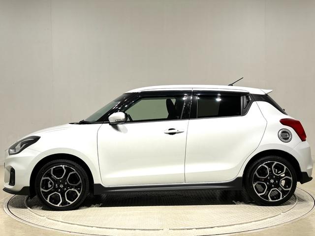 スイフトスポーツ ベースグレード　　ＣＤ　６速マニュアル　ＬＥＤヘッドライト　ＣＤステレオ　　６速マニュアル　　プッシュボタンスタート　シートヒーター　　オートエアコン　　ＬＥＤヘッドライト　　フォグランプ　　コーナーセンサー（8枚目）