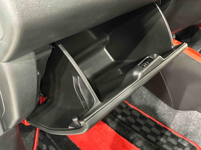 スイフトスポーツ ベースグレード　　ＣＤ　６速マニュアル　ＬＥＤヘッドライト　ＣＤステレオ　　６速マニュアル　　プッシュボタンスタート　シートヒーター　　オートエアコン　　ＬＥＤヘッドライト　　フォグランプ　　コーナーセンサー（29枚目）