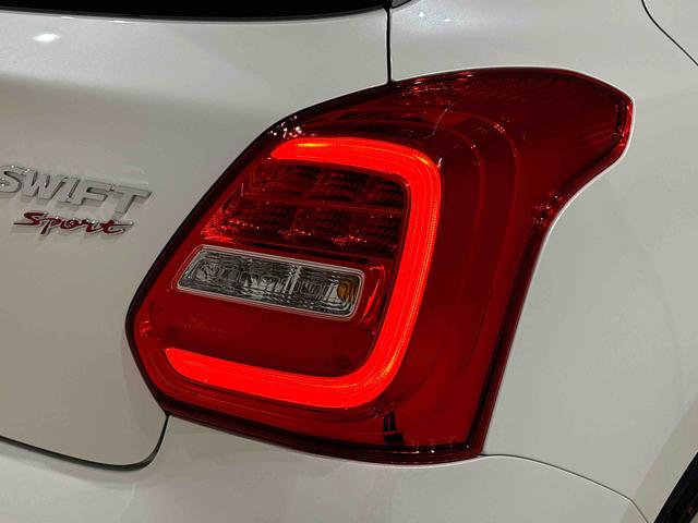 スイフトスポーツ ベースグレード　　ＣＤ　６速マニュアル　ＬＥＤヘッドライト　ＣＤステレオ　　６速マニュアル　　プッシュボタンスタート　シートヒーター　　オートエアコン　　ＬＥＤヘッドライト　　フォグランプ　　コーナーセンサー（40枚目）