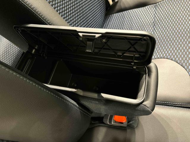 タント カスタムＸ　ＳＲＳサイドエアバッグ　バックカメラ付　両側電動スライドドア　ＬＥＤヘッドライト　ＬＥＤフォグランプ　プッシュボタンスタート　オートホールドブレーキ機能付き電動パーキングブレーキ　１４インチアルミホイール　前席シートヒーター（30枚目）