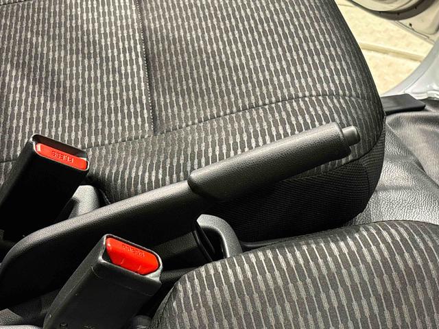 ハイゼットカーゴ ＤＸ　ハロゲンヘッドランプ　　荷室ランプ　コーナーセンサー　ＡＭ・ＦＭラジオ　テンパータイヤ　キーレスエントリー　オーバーヘッドシェルフ（26枚目）