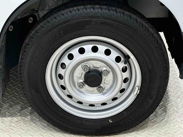 ハイゼットカーゴ ＤＸ　ハロゲンヘッドランプ　　荷室ランプ　コーナーセンサー　ＡＭ・ＦＭラジオ　テンパータイヤ　キーレスエントリー　オーバーヘッドシェルフ（44枚目）