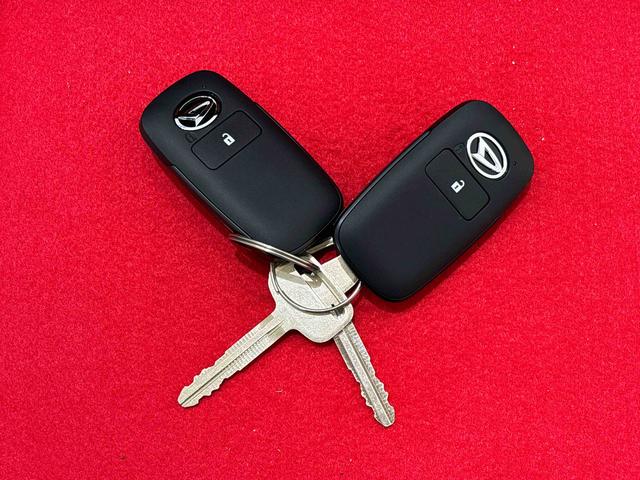 ハイゼットトラック ジャンボエクストラ オーバーヘッドシェルフ パワーウインドウ 電子制御式4WD キーフリーシステム プッシュボタンスタート LEDヘッドランプ LED大型荷台作業灯 電動格納式ドアミラー スペアタイヤ(53枚目)