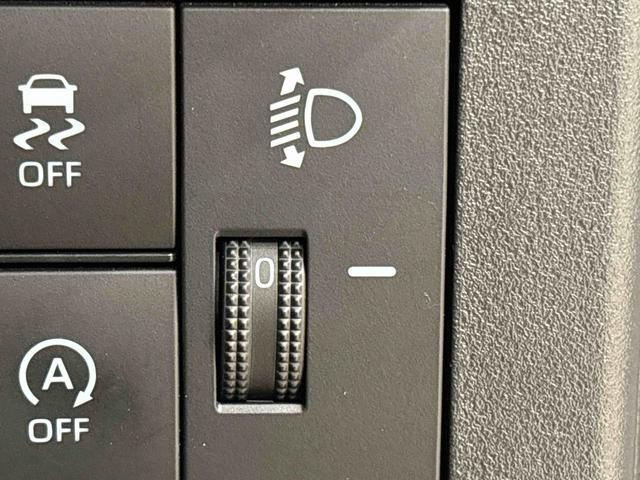 �Ό��Ԃ��s�Ԃւ̔z�����\�B�ύڕ��̏󋵂ɉ����ăw�b�h���C�g�̏Ǝˊp�x���蓮�����ł���X�C�b�`�B