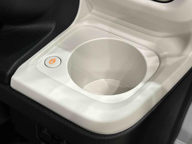 ムーヴキャンバス ストライプスG 電子パーキング 両側パワースライドドア LEDオートライト・フォグランプ 電動パーキングブレーキ プッシュボタンスタート セキュリティアラーム バックカメラ 両側パワースライドドアウエルカムオープン機能 オート電動格納式ドアミラー(26枚目)