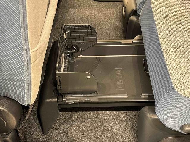 ムーヴキャンバス ストライプスG 電子パーキング 両側パワースライドドア LEDオートライト・フォグランプ 電動パーキングブレーキ プッシュボタンスタート セキュリティアラーム バックカメラ 両側パワースライドドアウエルカムオープン機能 オート電動格納式ドアミラー(36枚目)