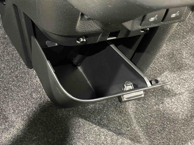 ムーヴキャンバス ストライプスＧターボ　運転席・助手席シートヒーター　純正ナビ装着用アップグレードパック　両側電動スライドドア　電動パーキングブレーキ　オートブレーキホールド機能　運転席シートリフター　チルトステアリング　キーフリーシステム（32枚目）