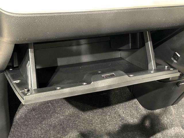 ムーヴキャンバス ストライプスＧターボ　運転席・助手席シートヒーター　純正ナビ装着用アップグレードパック　両側電動スライドドア　電動パーキングブレーキ　オートブレーキホールド機能　運転席シートリフター　チルトステアリング　キーフリーシステム（33枚目）