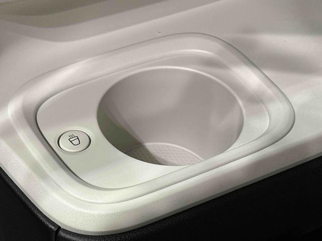 ムーヴキャンバス ストライプスＧターボ　バックモニター対応　シートヒーター　ＬＥＤオートライト・フォグランプ　電動パーキングブレーキ　プッシュボタンスタート　セキュリティアラーム　バックカメラ　両側パワースライドドアウエルカムオープン機能　オート電動格納式ドアミラー（31枚目）