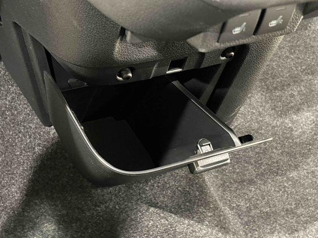 ムーヴキャンバス ストライプスＧターボ　バックモニター対応　シートヒーター　ＬＥＤオートライト・フォグランプ　電動パーキングブレーキ　プッシュボタンスタート　セキュリティアラーム　バックカメラ　両側パワースライドドアウエルカムオープン機能　オート電動格納式ドアミラー（32枚目）