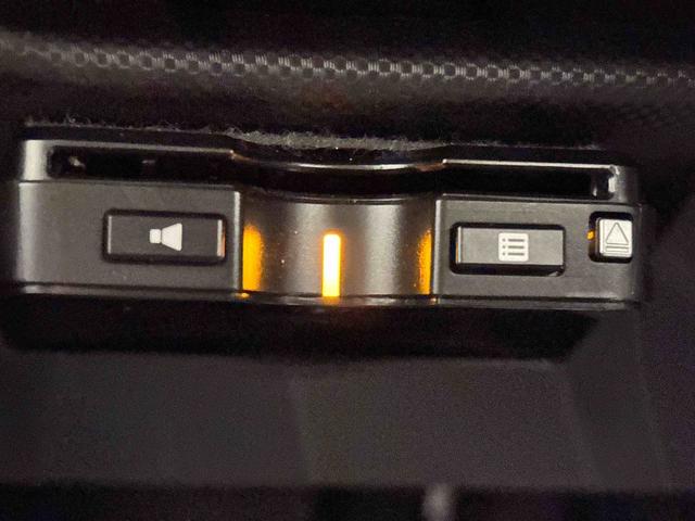 ロッキー G ナビ パノラマバックカメラ ETC ドライブレコーダー LEDヘッドランプ・フォグランプ 全車速追従機能付アダプティブクルーズコントロール レーンキープコントロール 17インチアルミホイル シートヒーター プッシュボタンスタート ブラインドスポットモニター(8枚目)