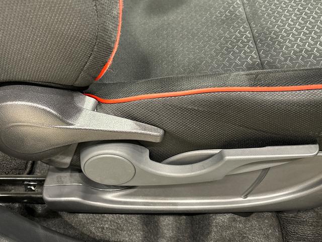 ロッキー G ナビ パノラマバックカメラ ETC ドライブレコーダー LEDヘッドランプ・フォグランプ 全車速追従機能付アダプティブクルーズコントロール レーンキープコントロール 17インチアルミホイル シートヒーター プッシュボタンスタート ブラインドスポットモニター(30枚目)