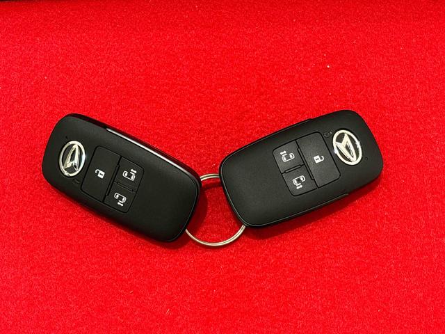 タント ファンクロス バックカメラ 電動パーキングブレーキ 純正ナビ装着用アップグレードパック 電動パーキングブレーキ オートブレーキホールド機能 リヤヒーターダクト 360°スーパーUV&IRカットガラス チルトステアリング 運転席シートリフター キーフリー(50枚目)