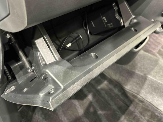 ムーヴ カスタム　ＲＳ　ＳＡ　ナビゲーション　ドライブレコーダー　純正ナビ装着用アップグレードパック　ＥＴＣ車載器　本革巻ステアリングホイール　トップシェイドガラス　運転席シートリフター　チルトステアリング　キーフリーシステム（31枚目）