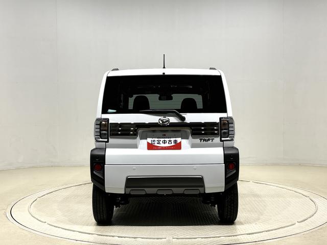 タフト Ｇターボ　ダーククロムベンチャー　２ＷＤ　ＣＶＴ車　ＬＥＤヘッドランプ＆フォグランプ　キーフリーシステム　キーフリーシステム連動式電動格納ドアミラー　運転席・助手席シートヒーター　バックカメラ　スカイフィールトップ　アダプティブクルーズコントロール（9枚目）