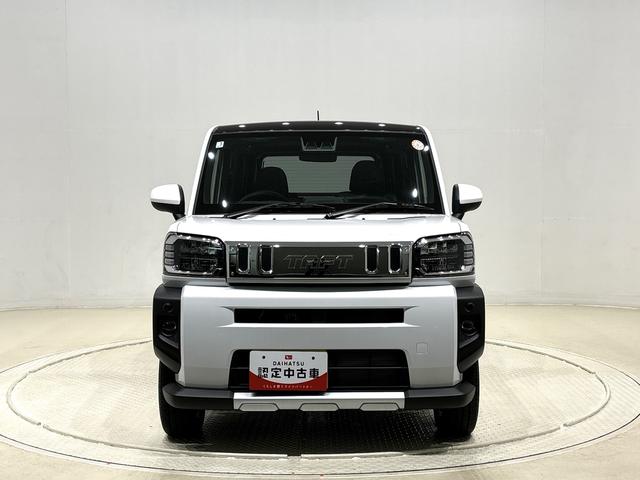 タフト Ｇターボ　クロムベンチャー　スカイフィールトップ　メッキパック　シルバーアンダーガーニッシュ　インテリアアクセント　ＬＥＤオートハイビーム＆フォグランプ　電動パーキングブレーキ　バックカメラ　１５インチアルミホイール（6枚目）