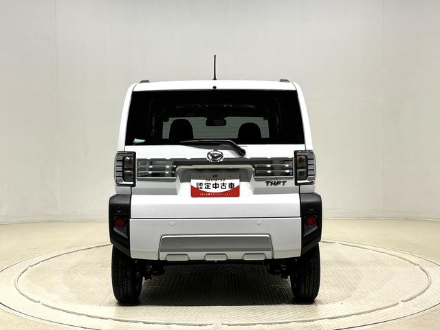 タフト Ｇターボ　クロムベンチャー　スカイフィールトップ　メッキパック　シルバーアンダーガーニッシュ　インテリアアクセント　ＬＥＤオートハイビーム＆フォグランプ　電動パーキングブレーキ　バックカメラ　１５インチアルミホイール（9枚目）