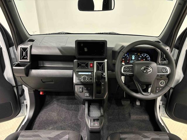 タフト Ｇターボ　クロムベンチャー　スカイフィールトップ　メッキパック　シルバーアンダーガーニッシュ　インテリアアクセント　ＬＥＤオートハイビーム＆フォグランプ　電動パーキングブレーキ　バックカメラ　１５インチアルミホイール（12枚目）