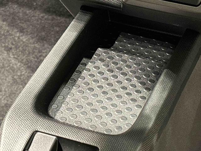 タフト Ｇターボ　クロムベンチャー　スカイフィールトップ　メッキパック　シルバーアンダーガーニッシュ　インテリアアクセント　ＬＥＤオートハイビーム＆フォグランプ　電動パーキングブレーキ　バックカメラ　１５インチアルミホイール（19枚目）